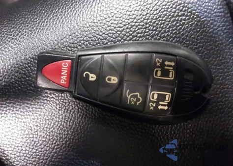 2013 Chrysler Town & Country Touring z USA, uszkodzony, nr VIN 2C4RC1BG2DR803421